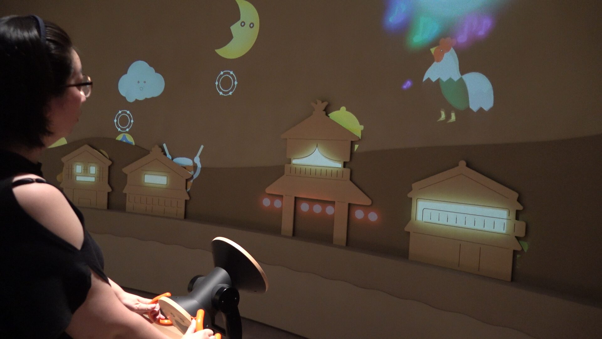 オカゲ屋敷の館内の体験の様子