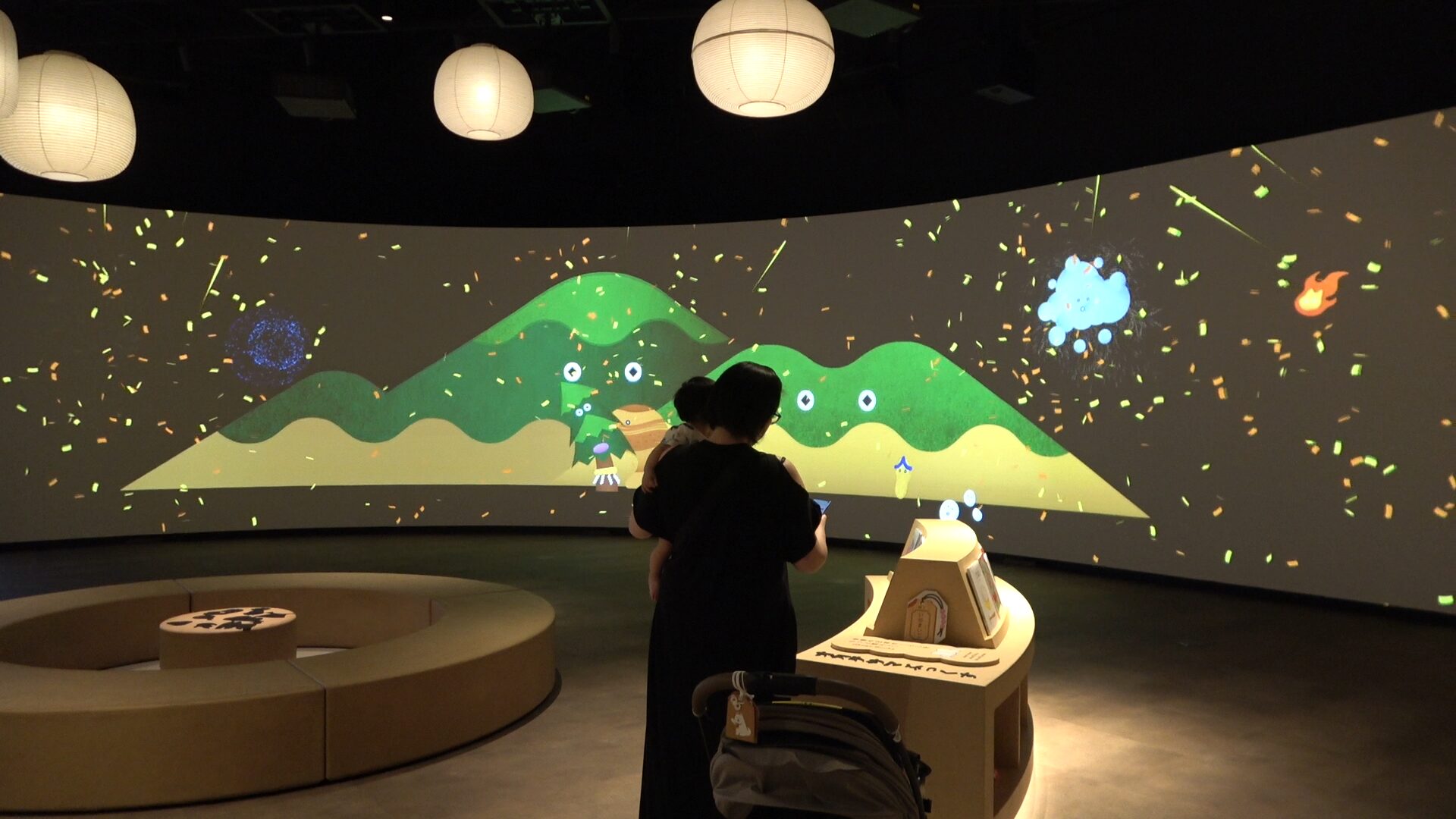 オカゲ屋敷の光と映像を使った館内の演出
